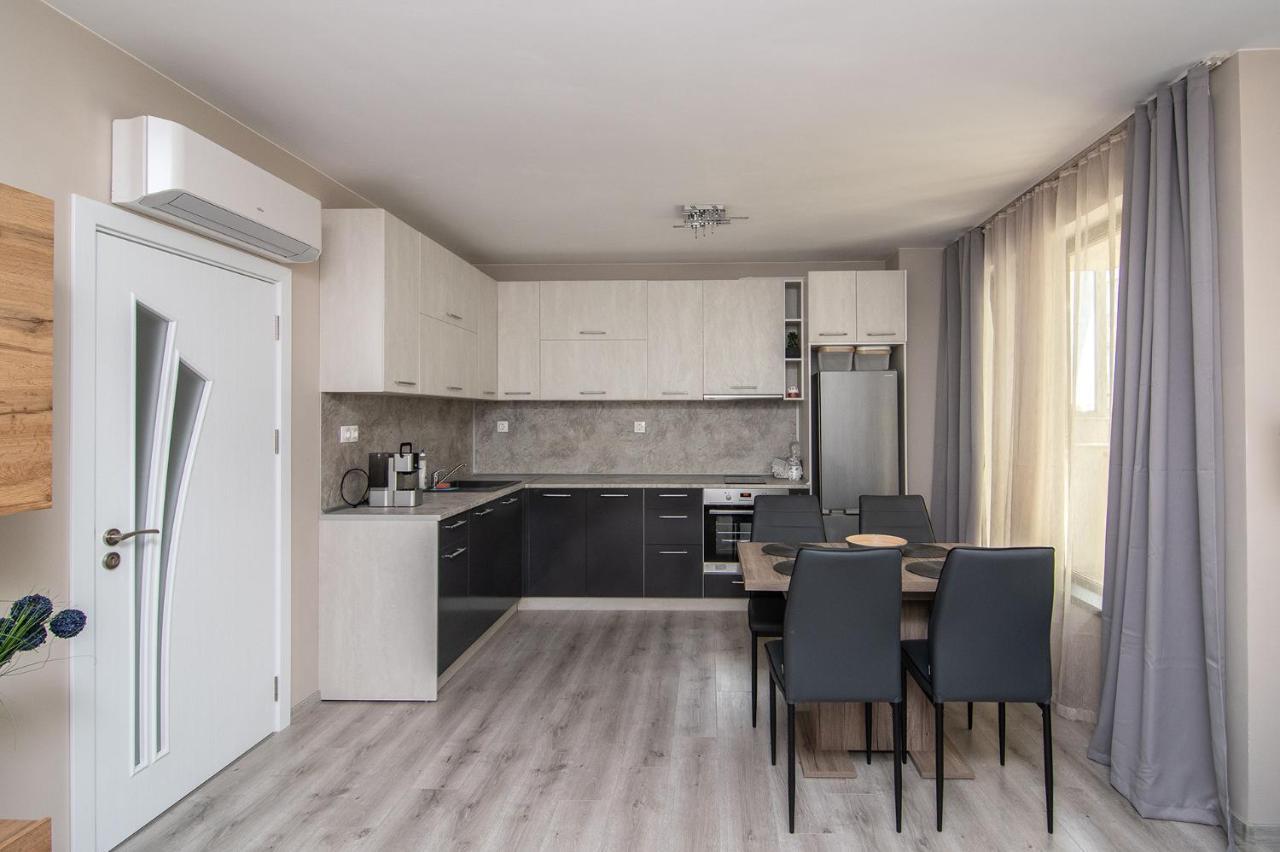 Апартаменты Cozy Flats Nearby Center Free Park Area Варна Экстерьер фото
